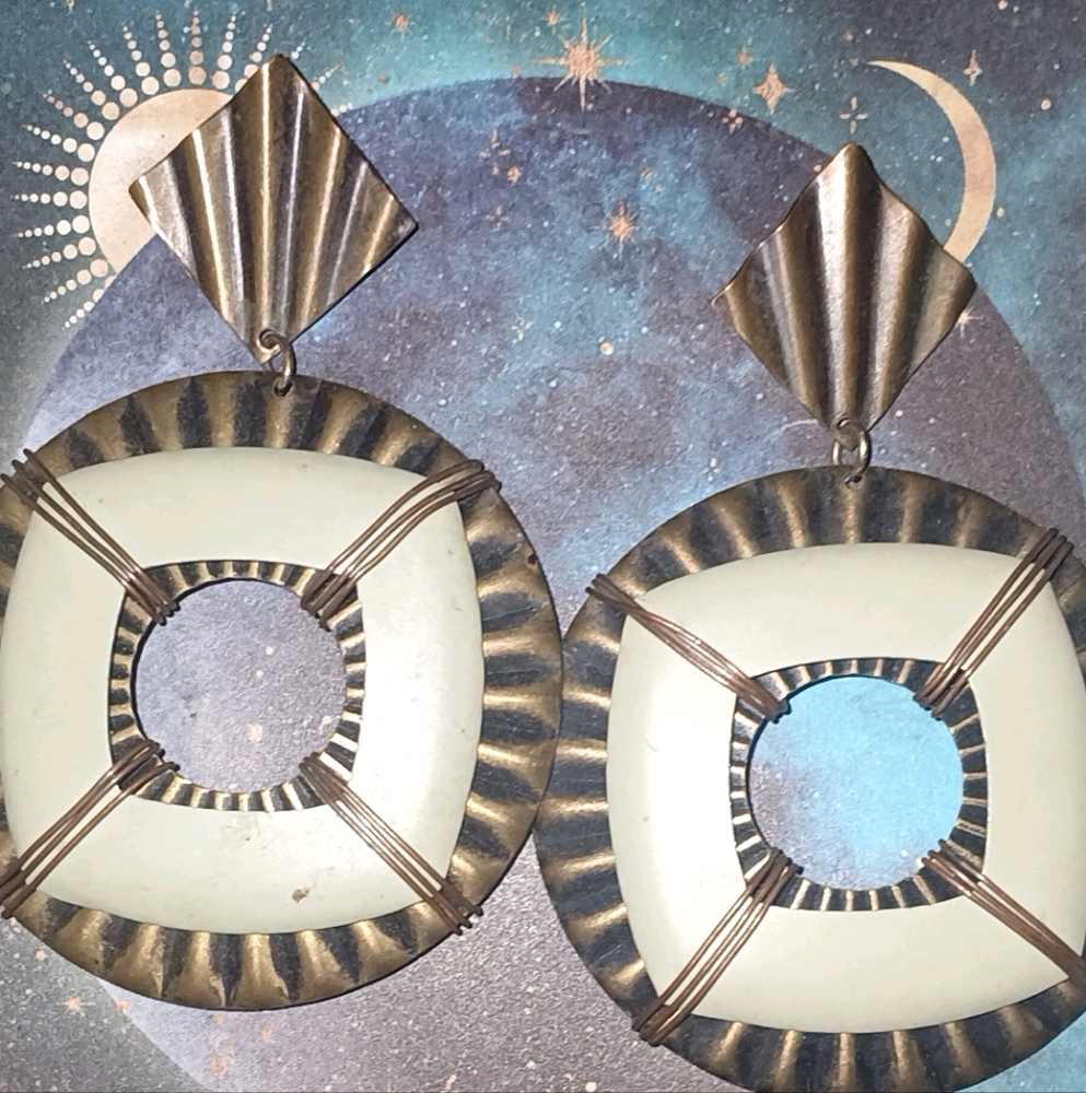 Vintage- Gold and Cream Earrings